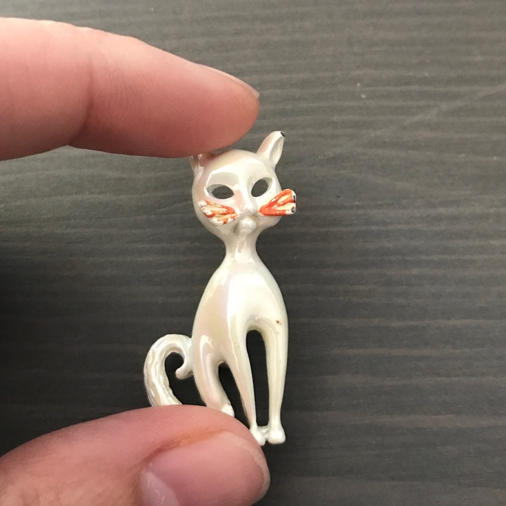 Vintage Little White Kitty Brooch